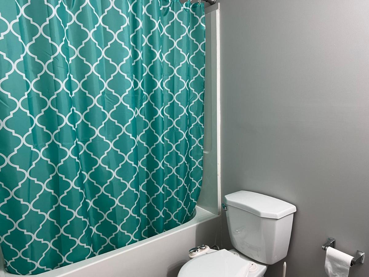 Cozy Modern And Lavish 1 Bedroom Basement Suite Winnipeg Exterior foto